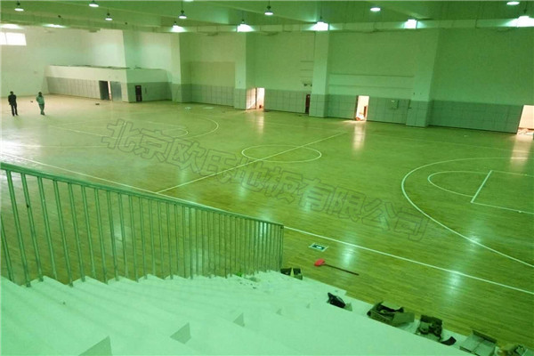 �Ĵ��\��ľ�ذ壺��֦��ĳ�WУ�\���^�ذ尸��