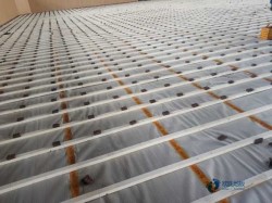 實(shí)木籃球場(chǎng)地地板價(jià)格一般多少錢(qián)一平方米