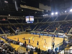 單龍骨體育場(chǎng)地板保養(yǎng)方法